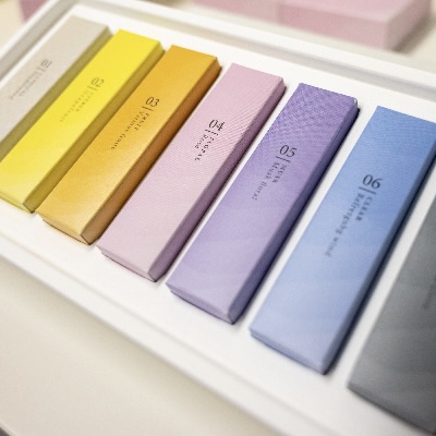 「そこにあるけど、はっきりとは見えない」－－そんな“気配”感を演出。お香のように、ふわっと感じる存在感