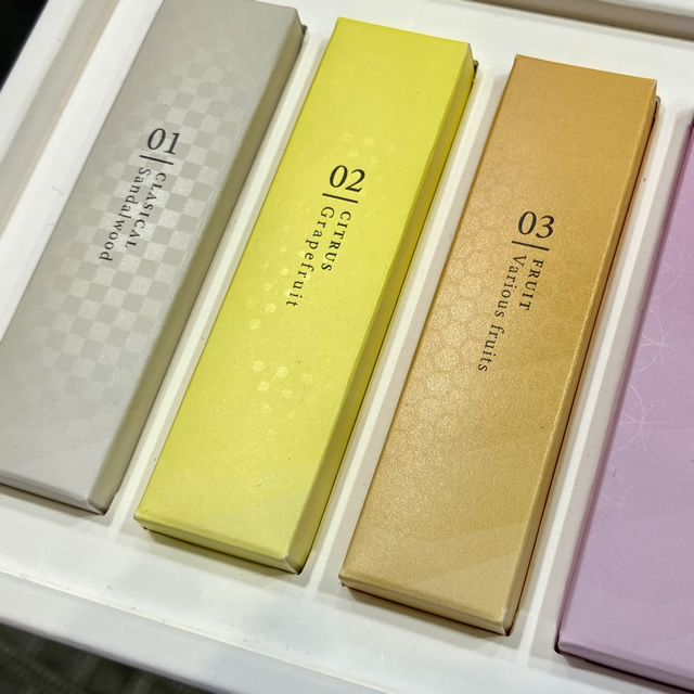 「そこにあるけど、はっきりとは見えない」－－そんな“気配”感を演出。お香のように、ふわっと感じる存在感